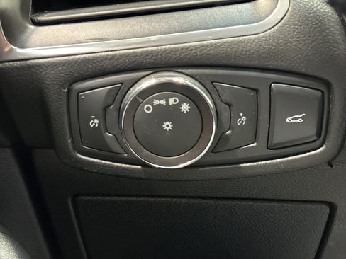 Used 2018 Ford Edge Titanium w/ Equipment Group 301A AWD/4WD image 33