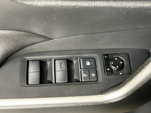 Used 2020 Toyota RAV4 XLE w/ Convenience Package FWD image 14