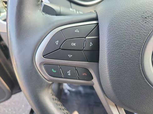 Used 2019 Jeep Cherokee Limited FWD image 23