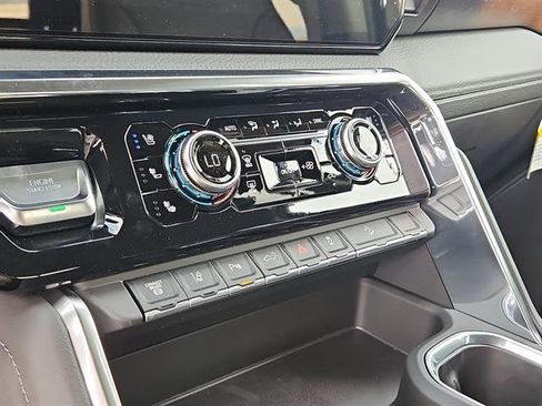 New 2025 GMC Sierra 2500 Denali w/ Denali Reserve Package image 15