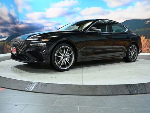 Used 2025 Genesis G70 2.5T image 4