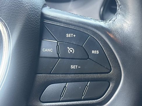 Used 2023 Dodge Challenger SXT RWD image 21