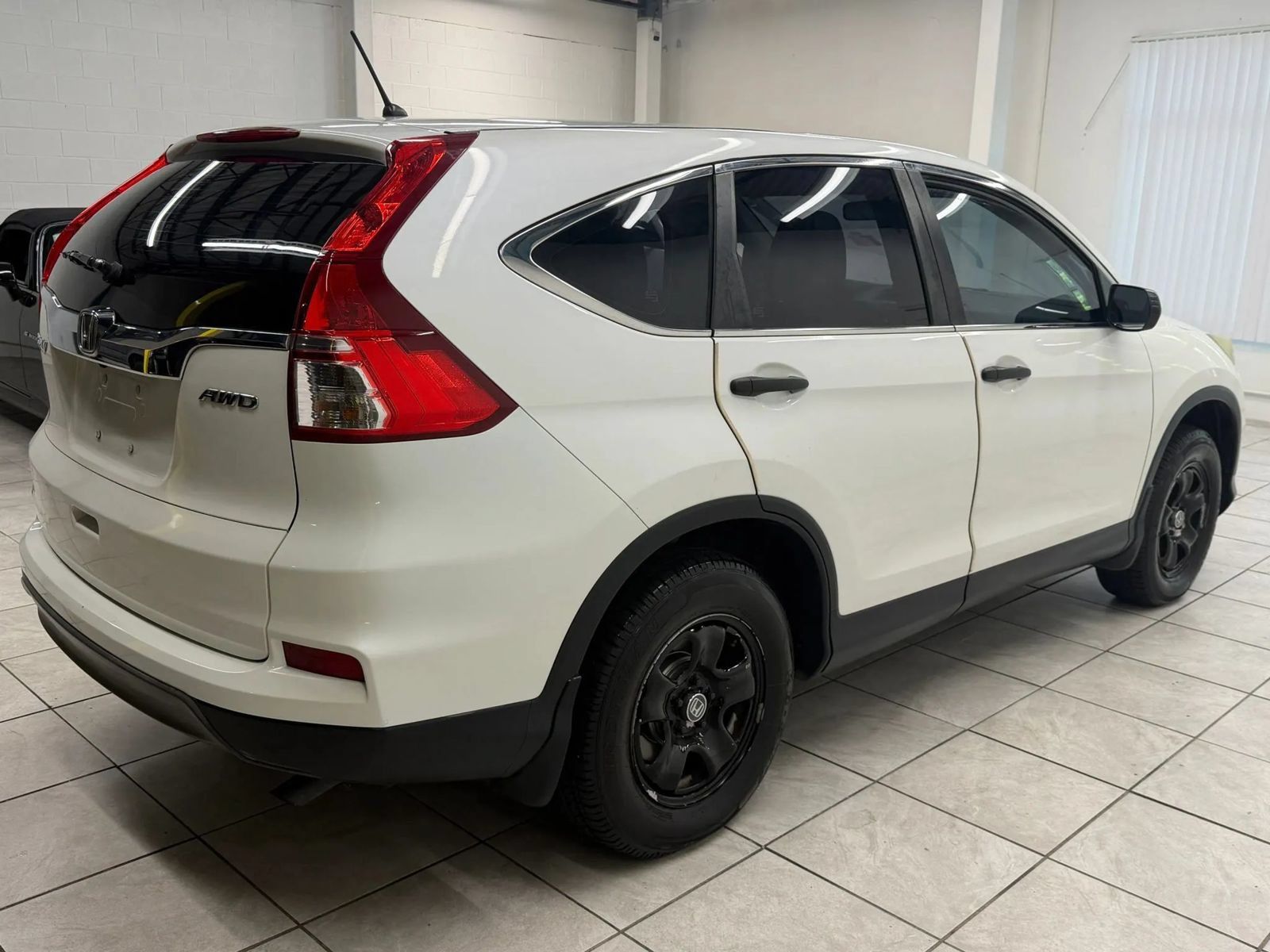 Used 2016 Honda CR-V LX image 9