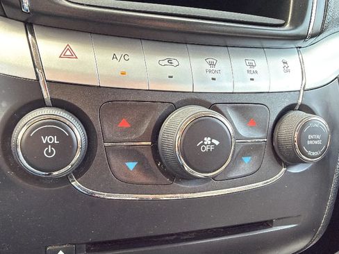 Used 2018 Dodge Journey SE w/ Popular Equipment Group FWD image 27