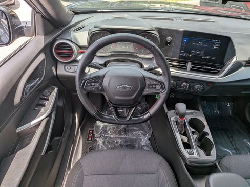 Used 2024 Chevrolet Trax RS w/ Sunroof Package FWD image 16