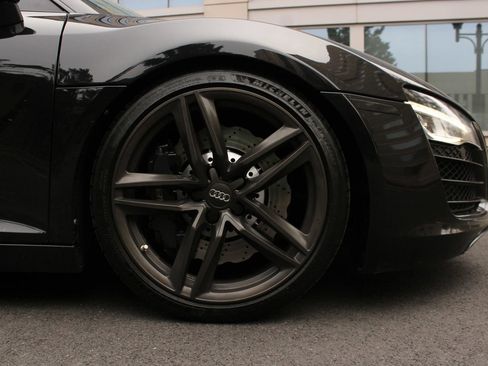Used 2014 Audi R8 V8 w/ Enhanced Leather Package AWD/4WD image 8