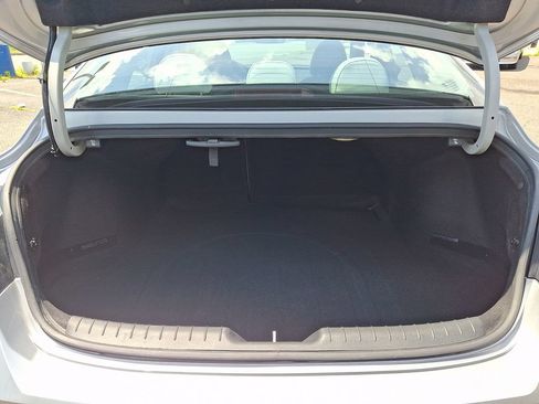 Certified 2022 Hyundai Elantra Limited w/ Preferred Accessory Package FWD image 32