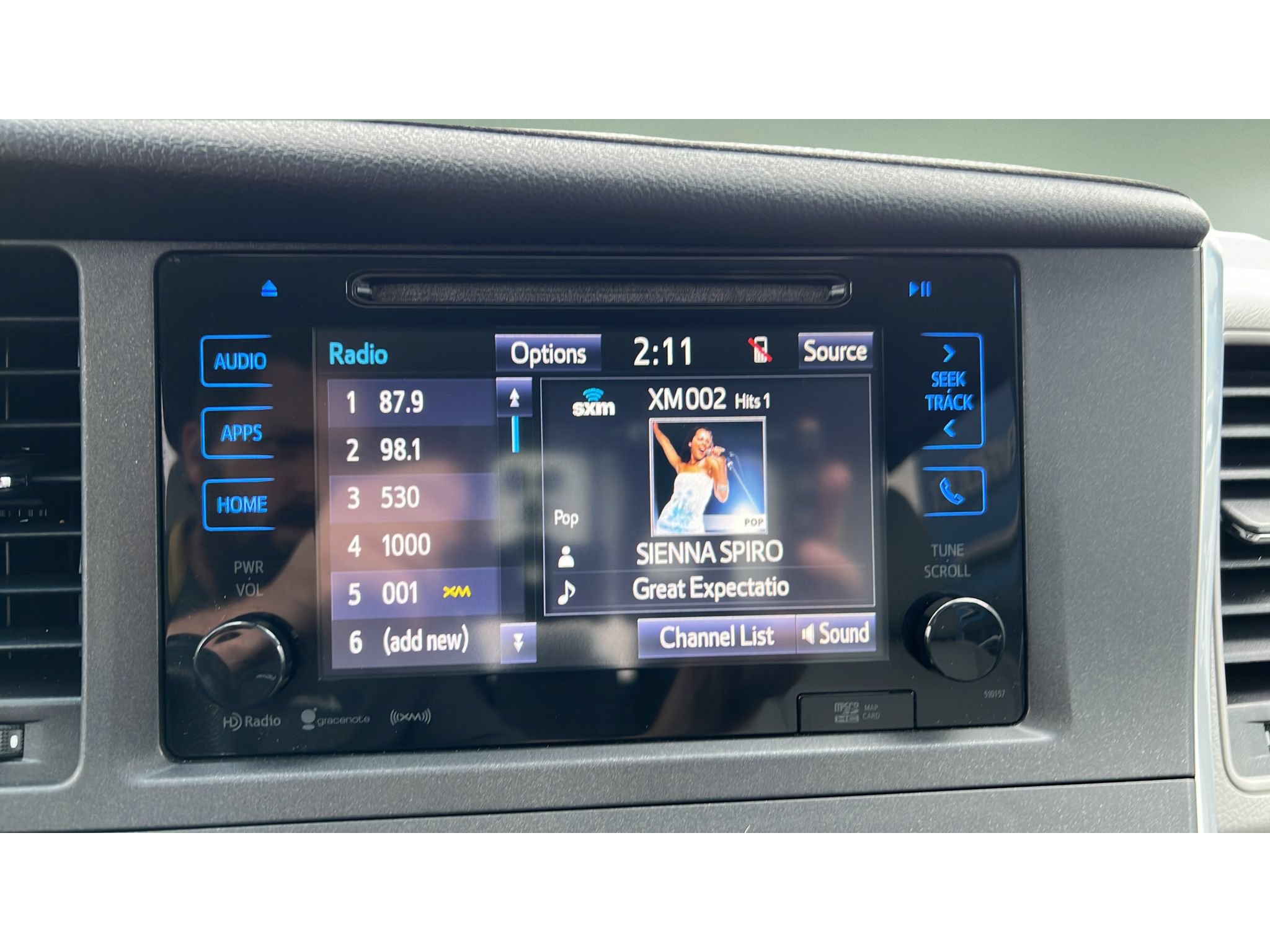 Used 2017 Toyota Sienna XLE FWD image 18