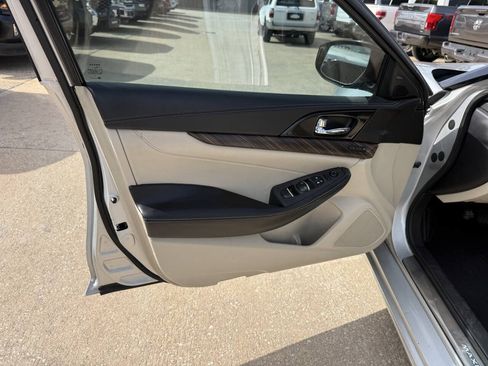 Used 2016 Nissan Maxima Platinum FWD image 8