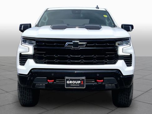Used 2024 Chevrolet Silverado 1500 LT Trail Boss w/ LT Trail Boss Premium Package AWD/4WD image 3