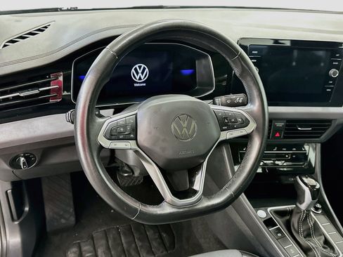 Used 2025 Volkswagen Jetta SE FWD image 18