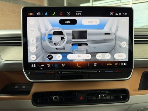 Used 2025 Volkswagen ID. Buzz 1st Edition RWD image 23
