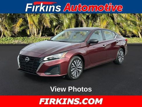 Used 2024 Nissan Altima 2.5 SV image 1