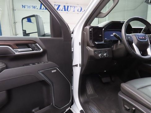 Used 2025 GMC Sierra 2500 SLT w/ SLT Convenience Package image 38