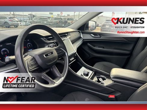 Used 2024 Jeep Grand Cherokee Laredo image 23