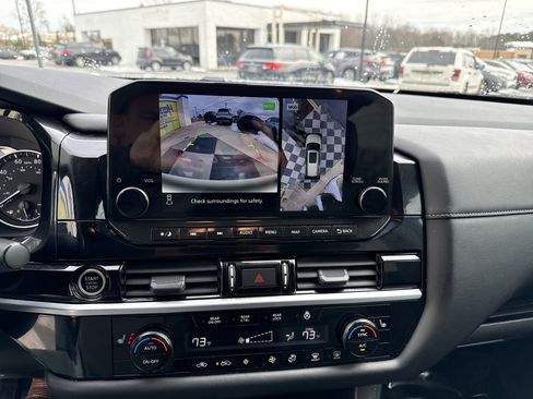 Used 2024 Nissan Pathfinder SL image 25