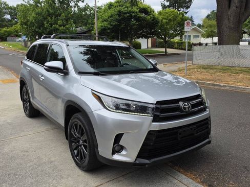 Used 2019 Toyota Highlander SE AWD/4WD image 3