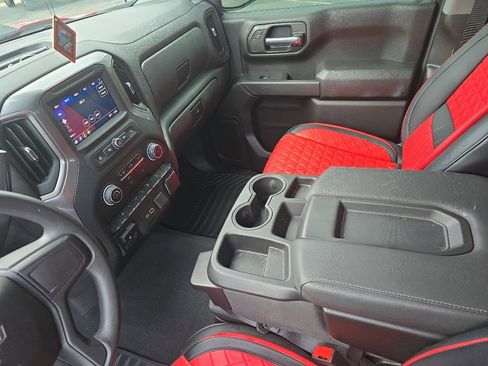 Used 2024 Chevrolet Silverado 1500 Custom Trail Boss w/ LPO, Dark Essentials Package image 15