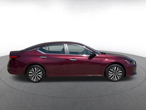 Used 2025 Nissan Altima 2.5 SV FWD image 16