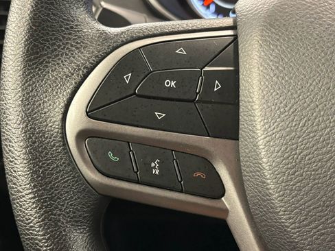 Used 2019 Jeep Cherokee Latitude w/ Popular Appearance Group FWD image 45
