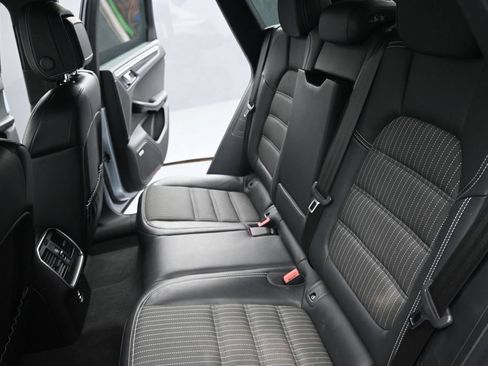 Used 2024 Porsche Macan AWD/4WD image 17