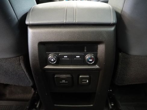 Used 2018 Chevrolet Traverse LT w/ LPO, Cargo Package AWD/4WD image 32