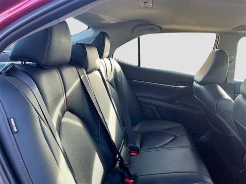 Used 2020 Toyota Camry XLE image 27