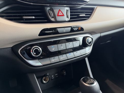 Used 2020 Hyundai Elantra GT FWD image 33