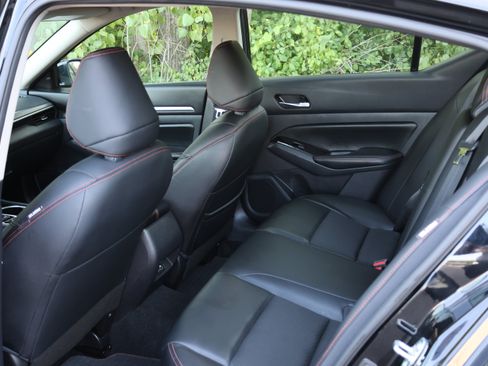 Used 2024 Nissan Altima 2.5 SR FWD image 16