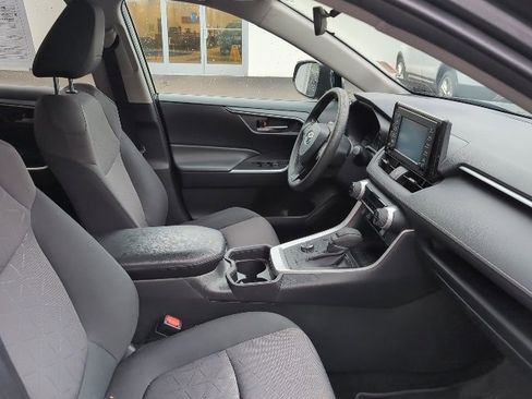 Used 2019 Toyota RAV4 XLE image 25