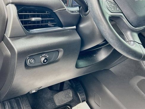 Used 2023 Chevrolet Traverse LT FWD image 7