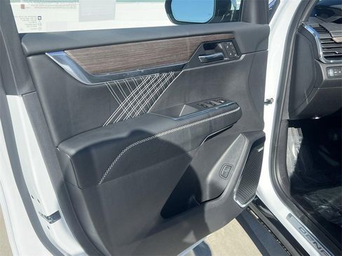 New 2026 GMC Acadia Denali w/ Super Cruise Package image 10