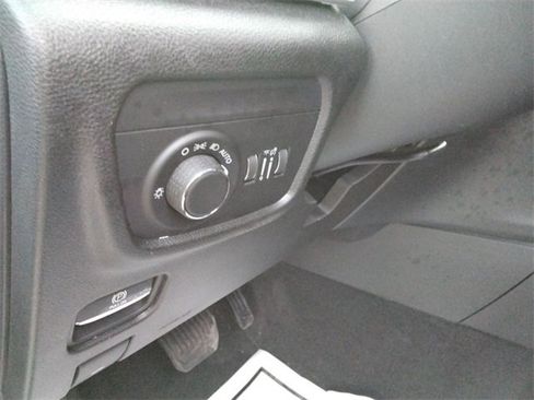 Used 2023 Jeep Grand Cherokee L Laredo image 28