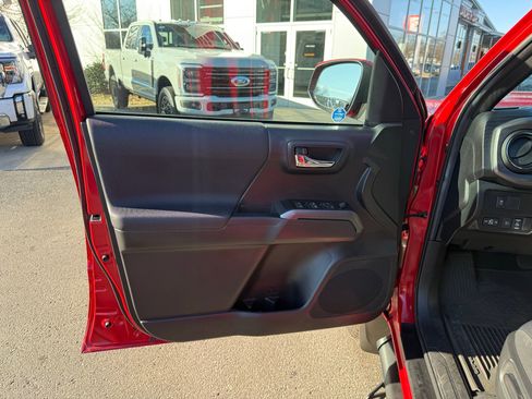 Used 2023 Toyota Tacoma TRD Sport image 34