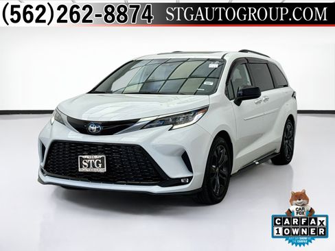 Used 2022 Toyota Sienna XSE w/ XSE Plus Package FWD image 1