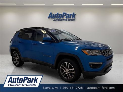 Used 2018 Jeep Compass Latitude w/ Popular Equipment Group AWD/4WD image 1