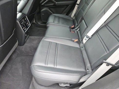 Used 2022 Porsche Cayenne Platinum Edition image 13