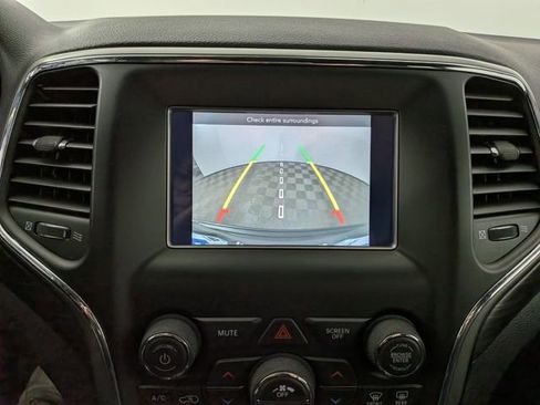 Used 2020 Jeep Grand Cherokee Laredo w/ Security & Convenience Group image 5