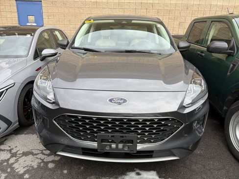 Used 2022 Ford Escape SE w/ Cold Weather Package image 3