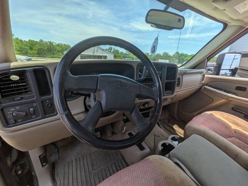 Used 2005 Chevrolet Silverado 3500 LS w/ Heavy-Duty Power Package AWD/4WD image 11