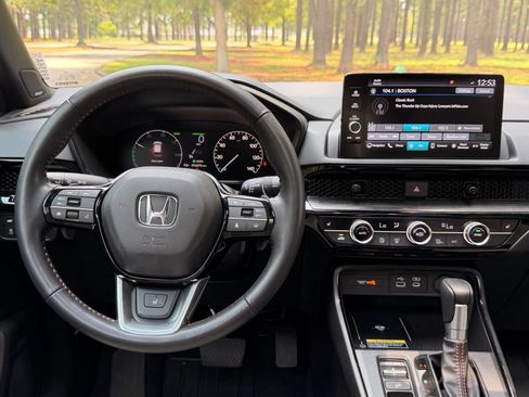 Used 2025 Honda CR-V Sport Touring image 3
