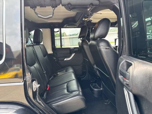 Used 2014 Jeep Wrangler Unlimited Rubicon w/ Connectivity Group AWD/4WD image 12