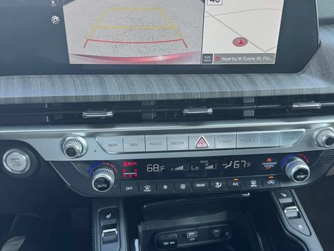 Used 2024 Kia Telluride EX w/ EX Captain's Chair Package FWD image 13