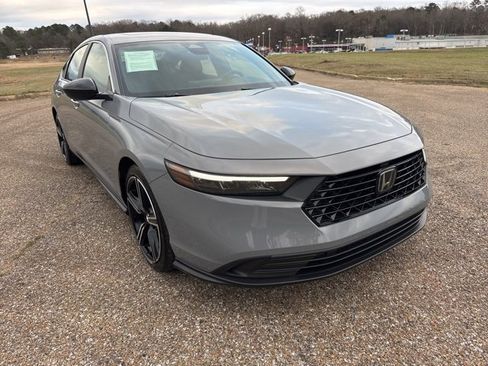 Used 2025 Honda Accord Sport image 2