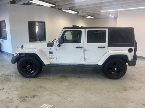 Used 2017 Jeep Wrangler Unlimited Sahara image 6