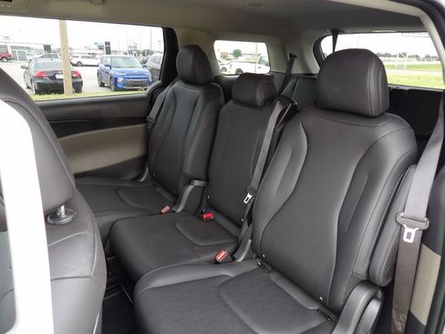 Used 2026 Kia Carnival LXS FWD image 22