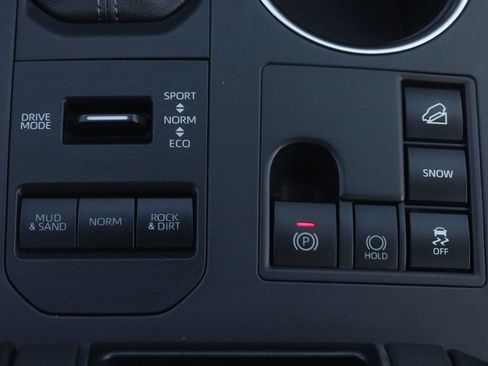 Used 2025 Toyota Highlander XLE AWD/4WD image 19