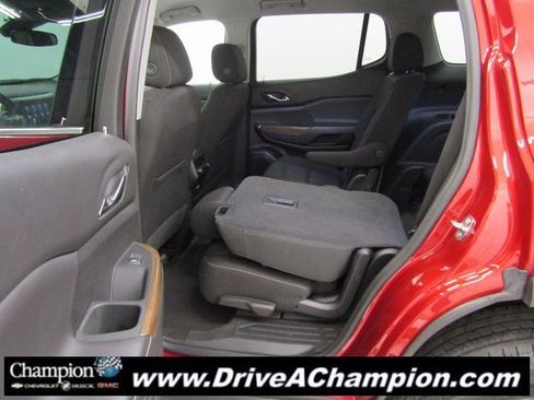 Used 2023 GMC Acadia SLE image 14