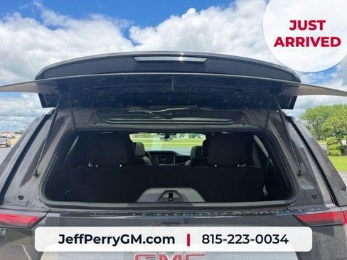 Used 2021 GMC Yukon Denali w/ Denali Premium Package AWD/4WD image 5