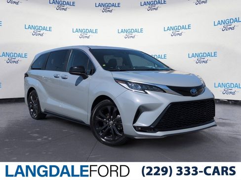 Used 2024 Toyota Sienna XSE image 1